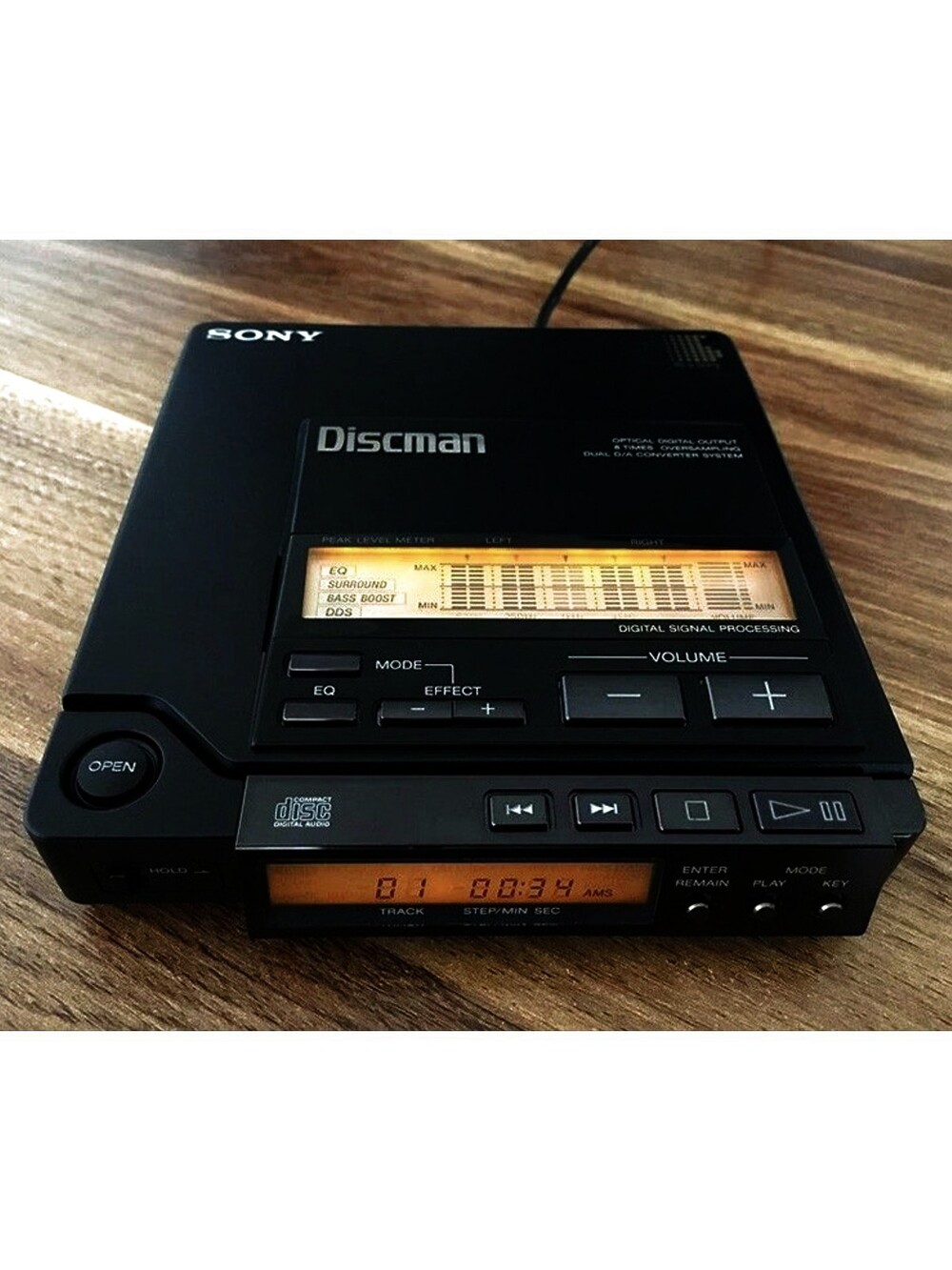 Sony D-Z555 Discman LCD CD Player Made In Japan